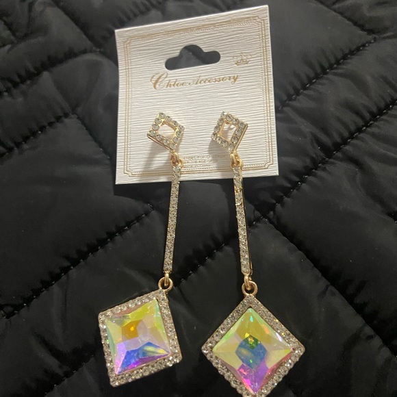 Earrings - Picture 1 of 3